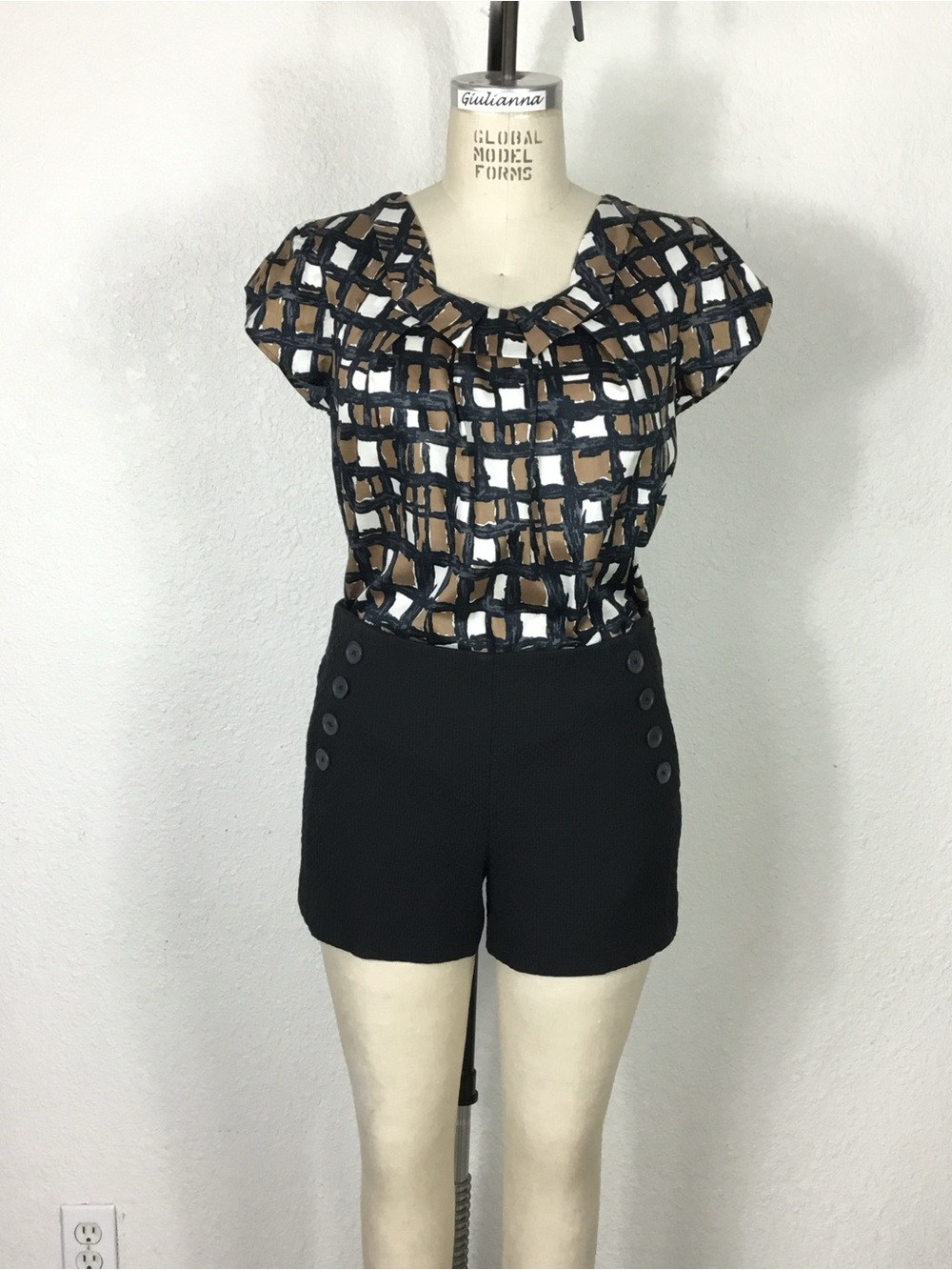Ann Taylor Women’s Shorts Size 4 Black Cotton Blend Vintage Look High Rise.